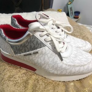 Beautiful sneakers 💯 autentic